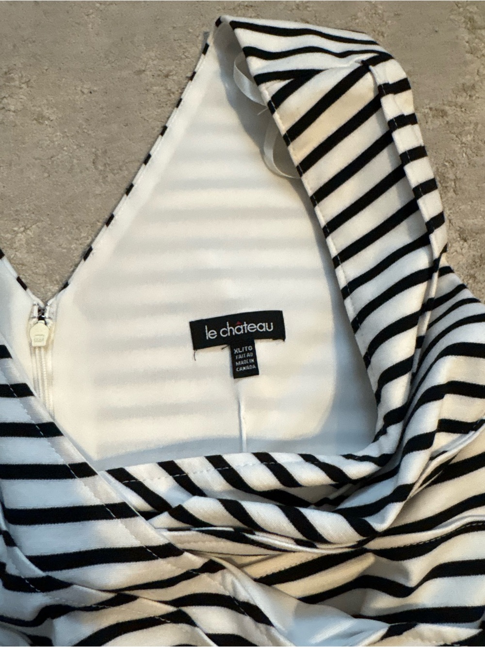Le Chateau Black & White Striped Bodycon Sheath Dress with Ruching Size Xlarge - Picture 5 of 10